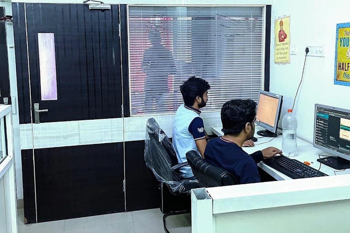 Workstations inside the Nyvoro office